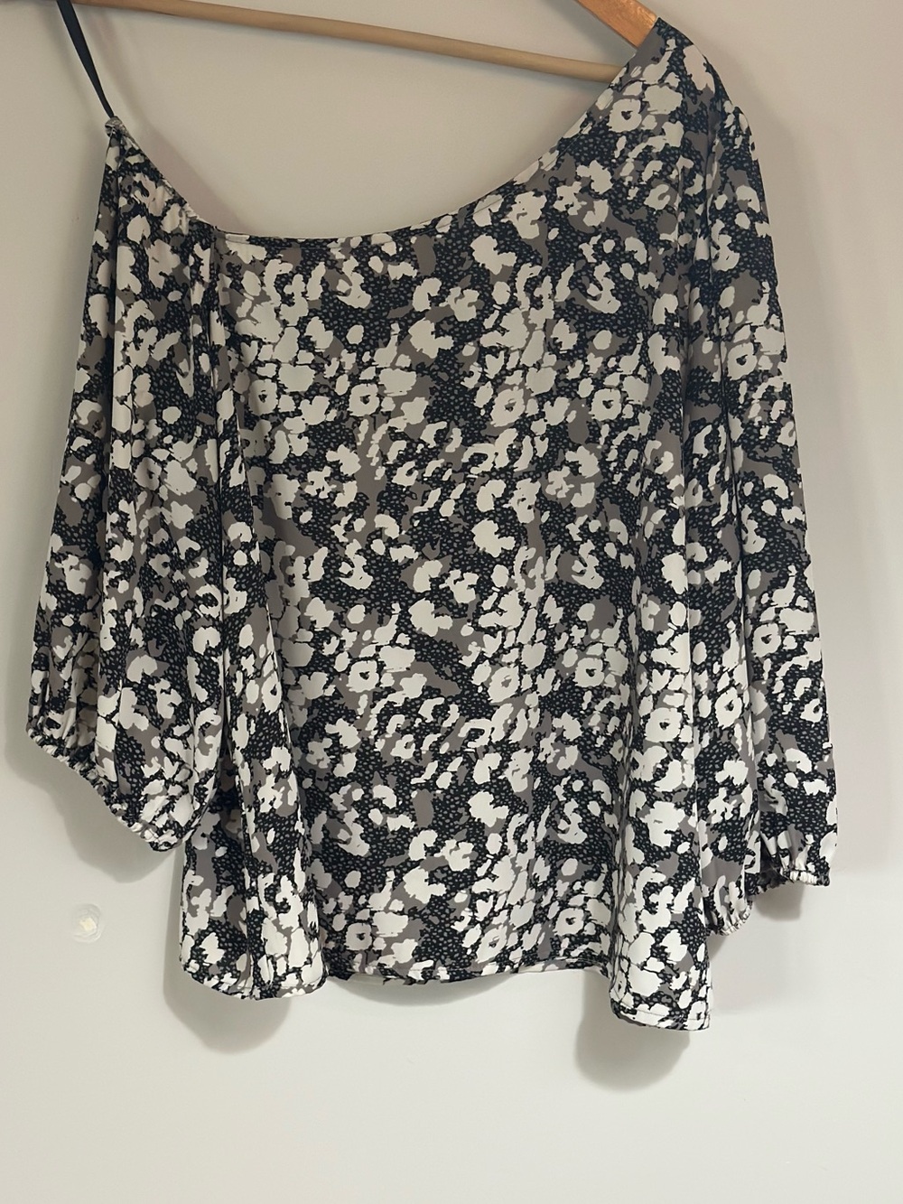 Peyton Jensen Black & White Floral Off-Shoulder Blouse with Billow Sleeves
